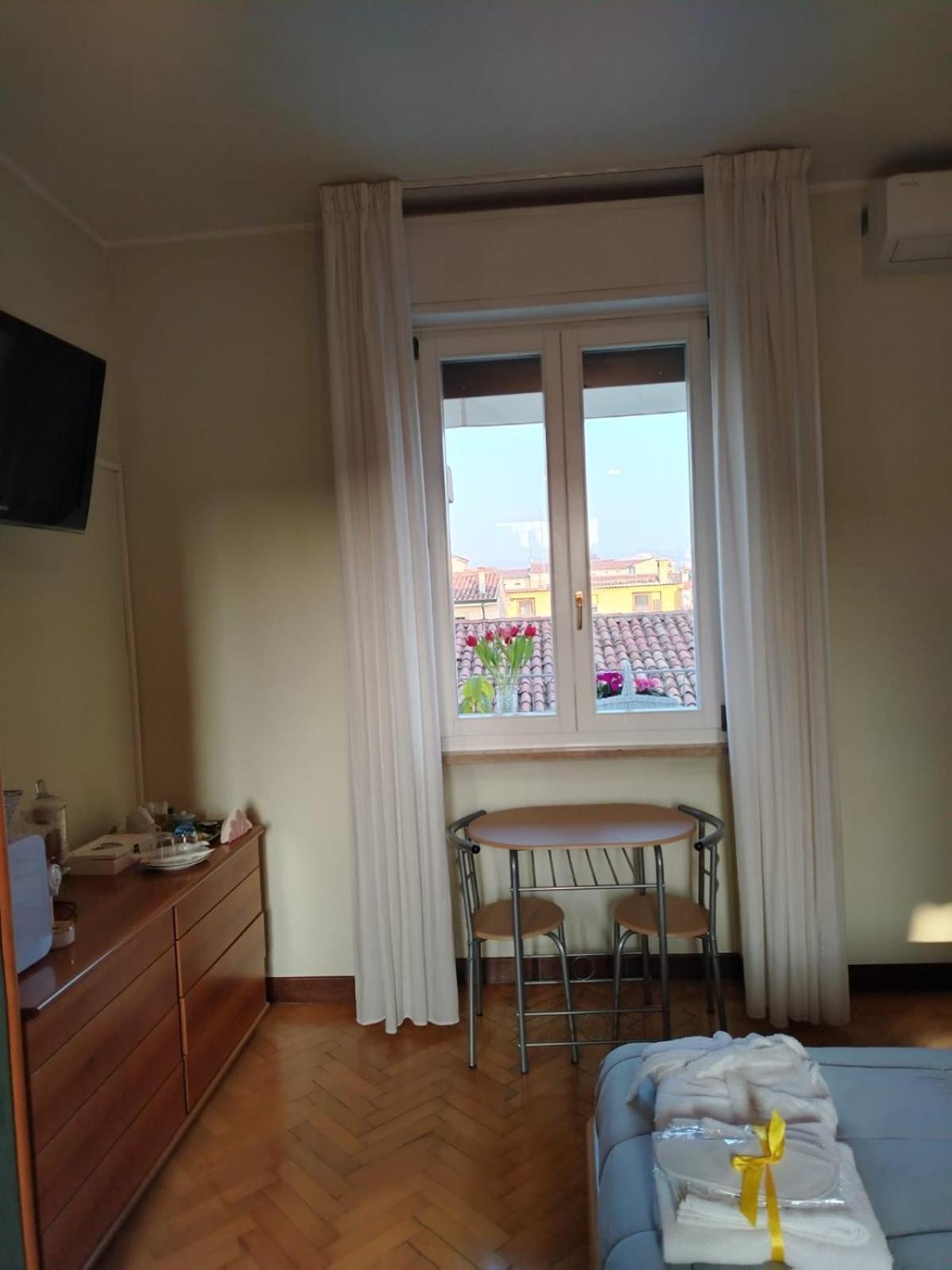 B&B Califano- 2 Leoni Verona Exterior foto