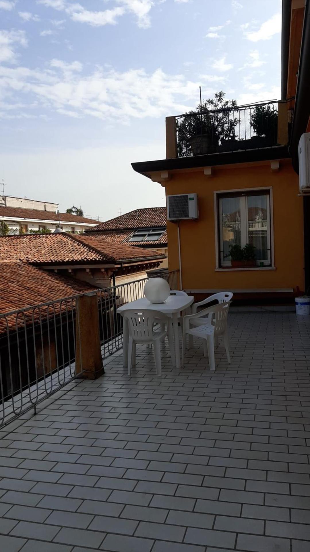 B&B Califano- 2 Leoni Verona Exterior foto